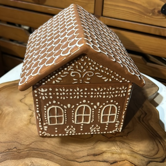 Pottery Barn Gingerbread House Candle BN - Picture 5 of 8